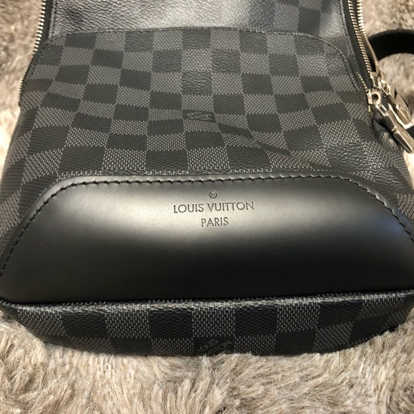 LOUIS VUITTON AVENUE SLINGBAG 10/10 CONDITION - Picture 2 of 10